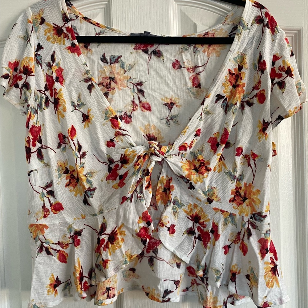 Floral tie blouse - size M
